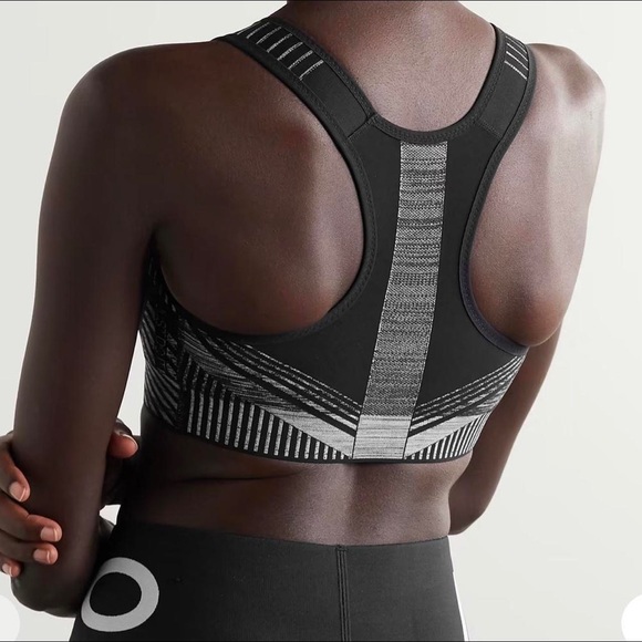 Classy Nike Sports Bra Medium - Picture 3 of 8